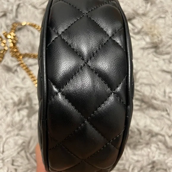 Versace black leather crossbody bag. - Picture 6 of 10